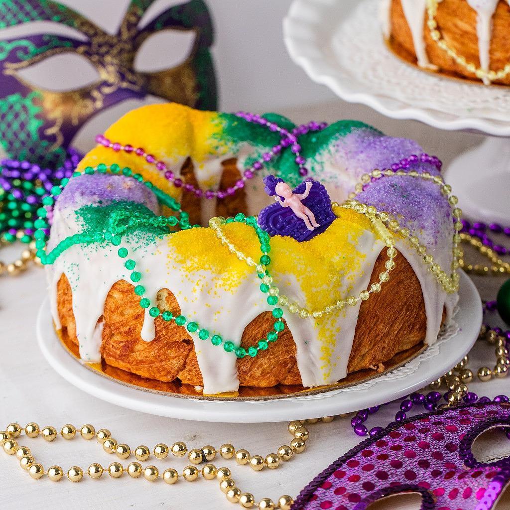 Cinnamon Swirl King Cake, 8-inch - Image 2